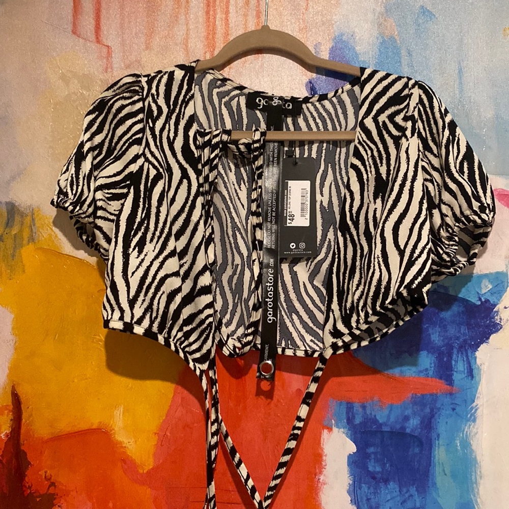 Garota crop top